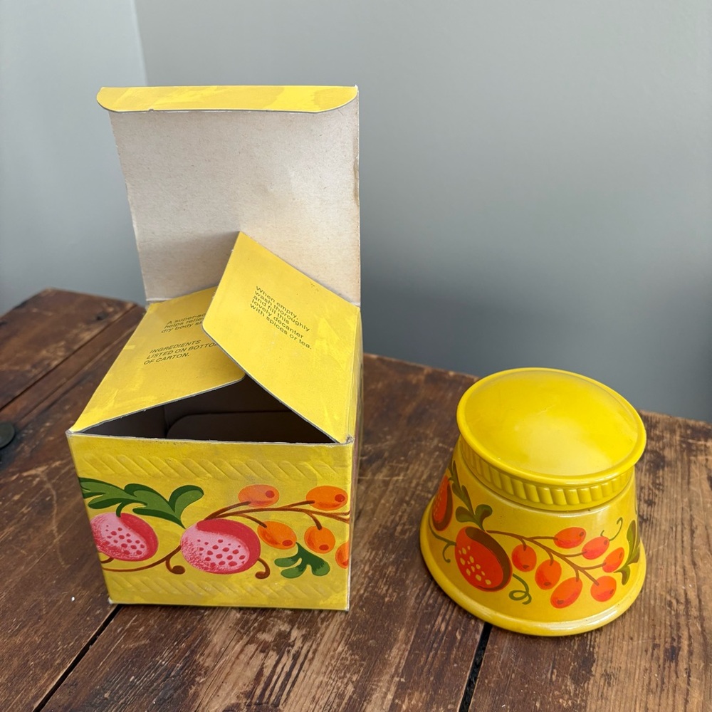 💚Avon Vintage Pennsylvania Dutch Skin Softener